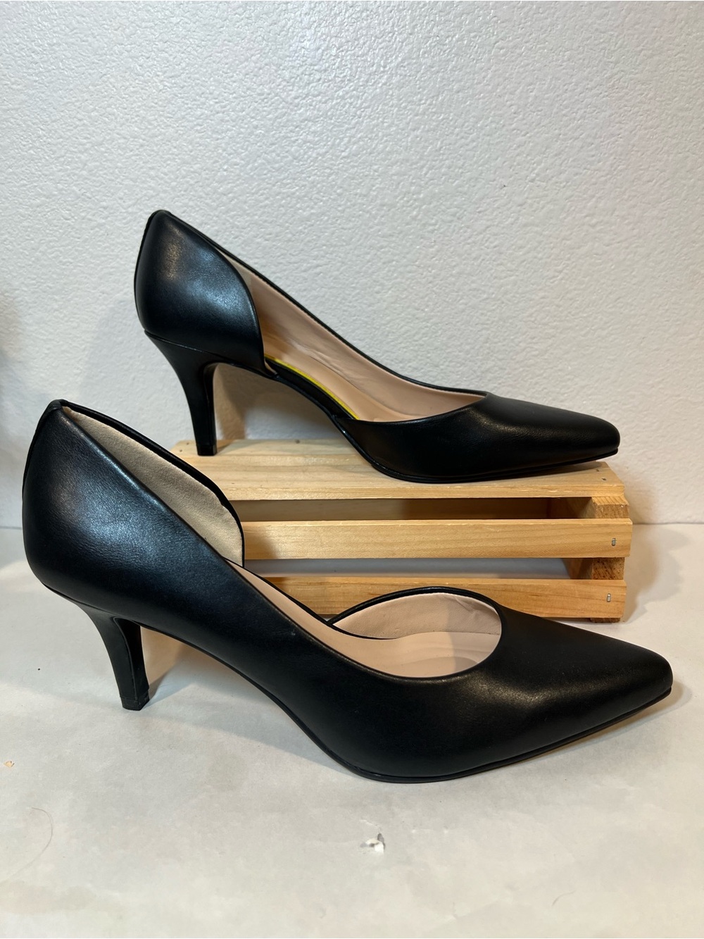 Kelly & Katie Black Pointed-Toe Mid Heel Pumps